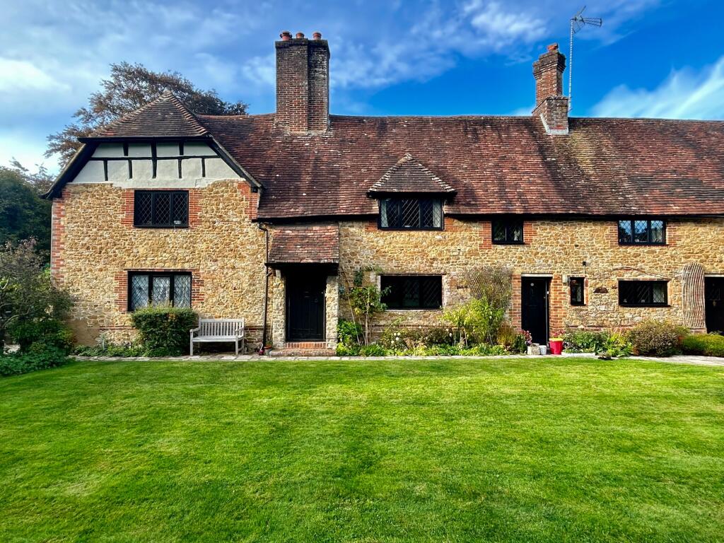 Main image of property: Quinnettes, Eddystone Court, Churt, Farnham