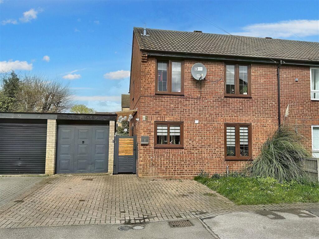 4 bedroom semidetached house for sale in Guntons Close, Soham, CB7