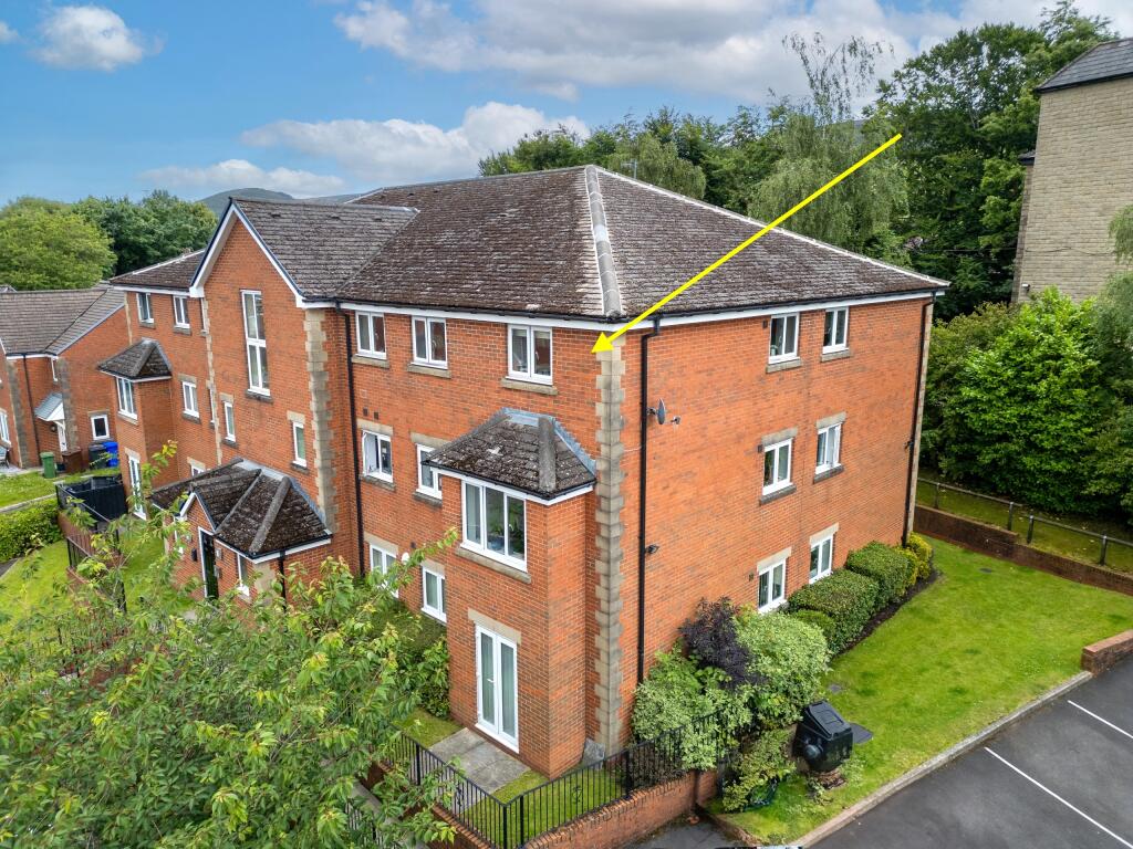 2 bedroom flat for sale in Staley Farm Close, Stalybridge, SK15