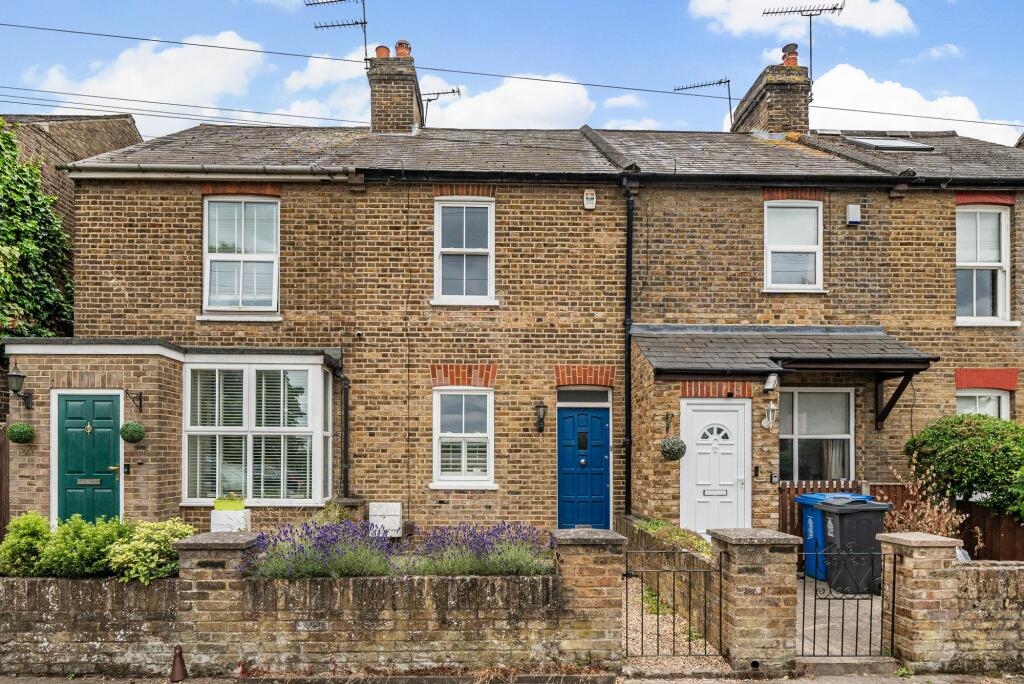 2 bedroom terraced house for rent in Maidenhead Road, Windsor, SL4