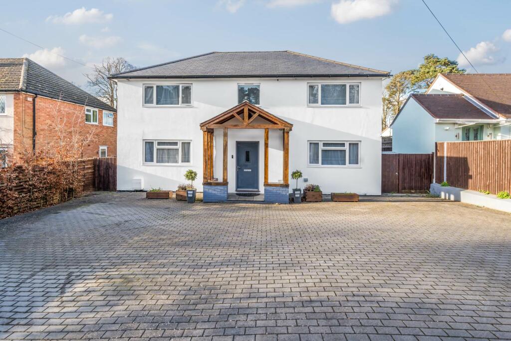 4 bedroom detached house for sale in Nine Mile Ride, Finchampstead, RG40