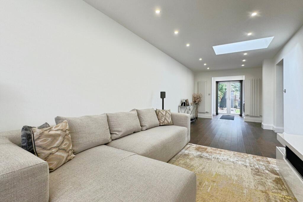 Main image of property: Chatsworth Avenue, Winnersh, RG41