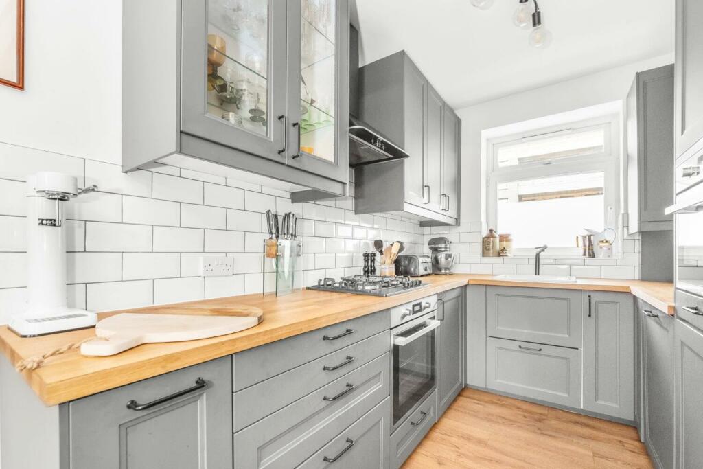 3 bedroom apartment for sale in Pomeroy Street, New Cross, London, SE14