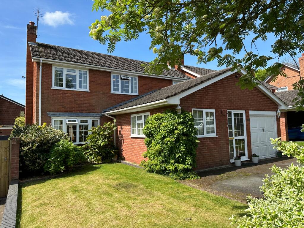 4 bedroom detached house for sale in Bayley Hills, Edgmond, Newport