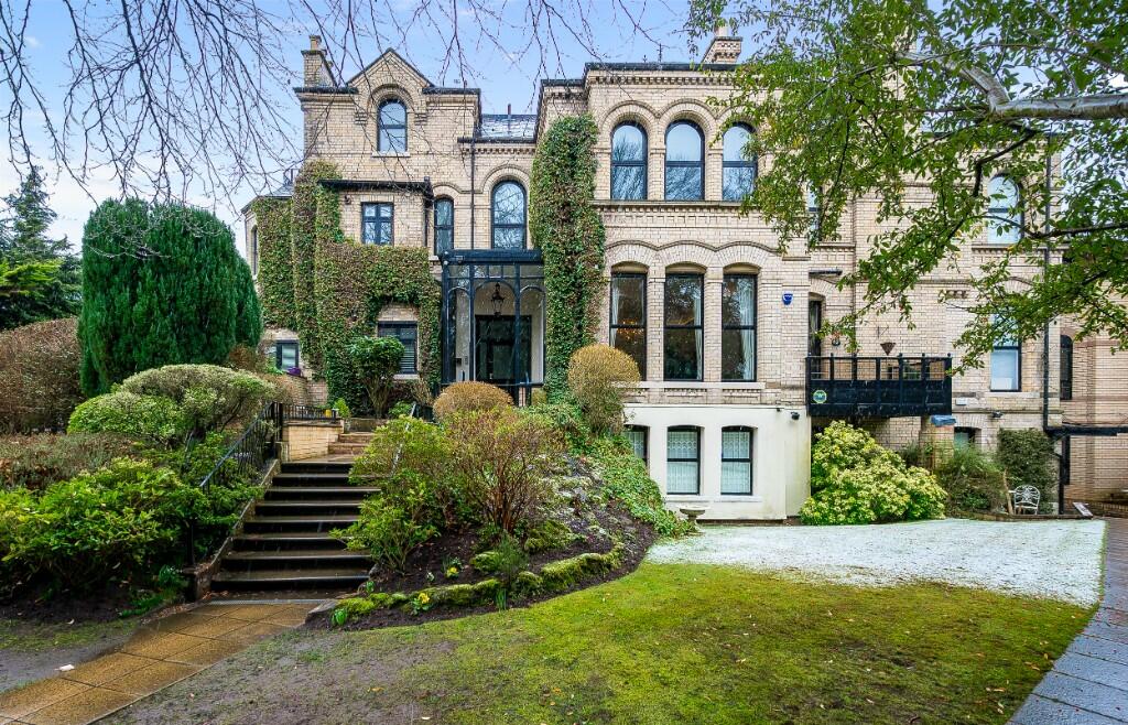 2 bedroom apartment for sale in Bowdon, Altrincham, Cheshire WA14