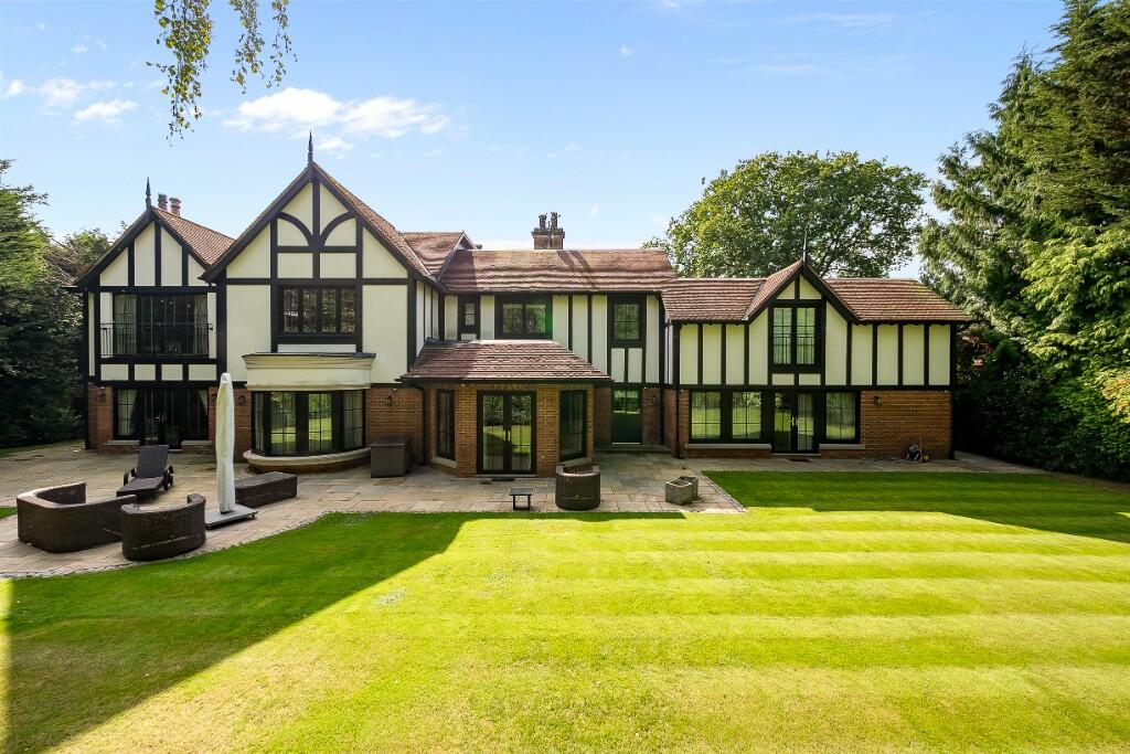 5 bedroom detached house for sale in Fletsand Road, Wilmslow, Cheshire, SK9