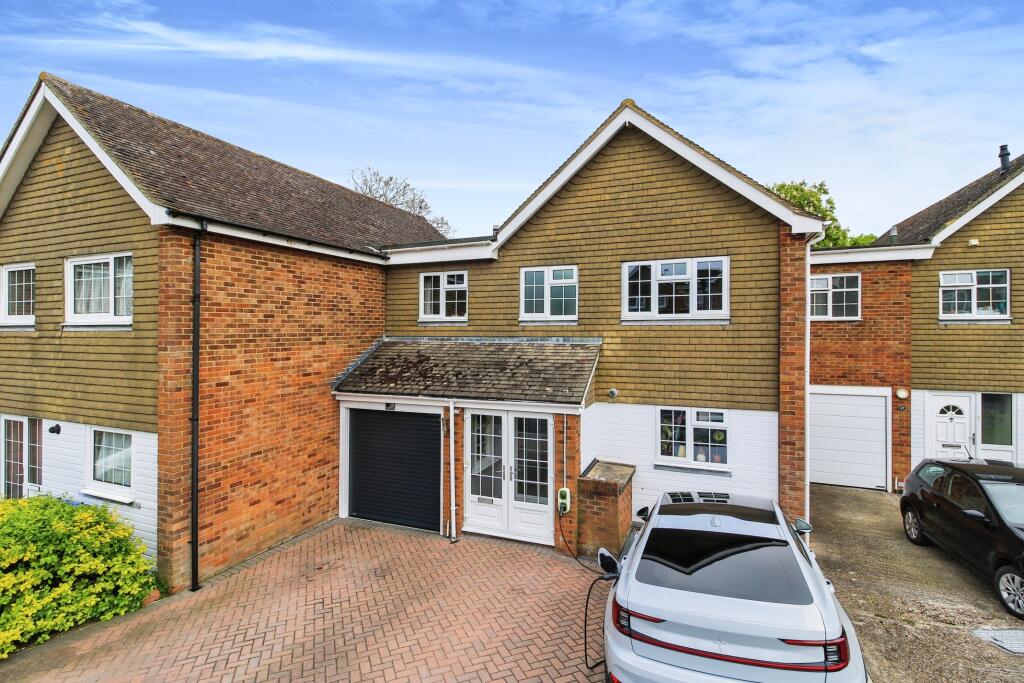 4 bedroom semidetached house for sale in Christie Avenue, Lewes, BN8