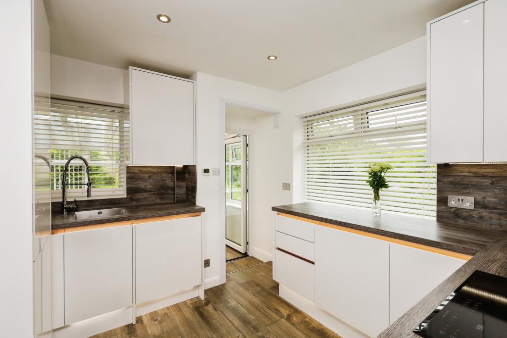 3 bedroom semidetached bungalow for sale in Hawks Road, Hailsham, BN27