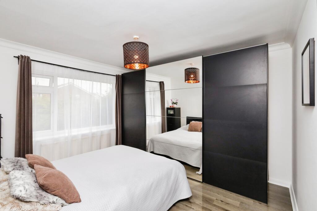 3 bedroom semidetached bungalow for sale in Hawks Road, Hailsham, BN27