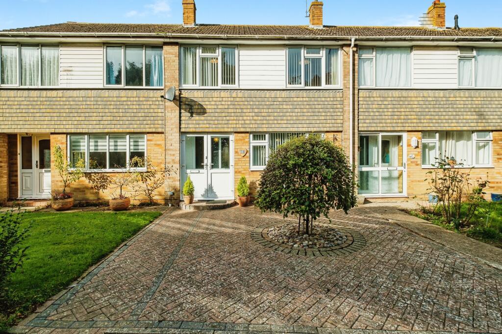 3 bedroom terraced house for sale in Maple Walk, Rustington, BN16