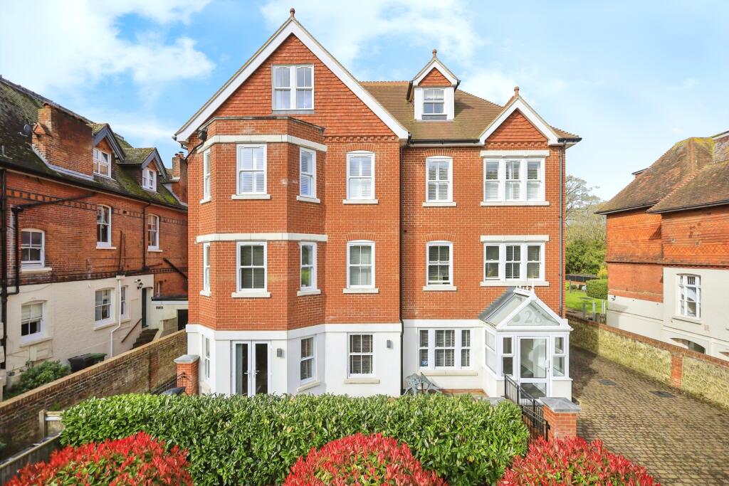 3 bedroom flat for sale in 28 Grange Road, Eastbourne, BN21