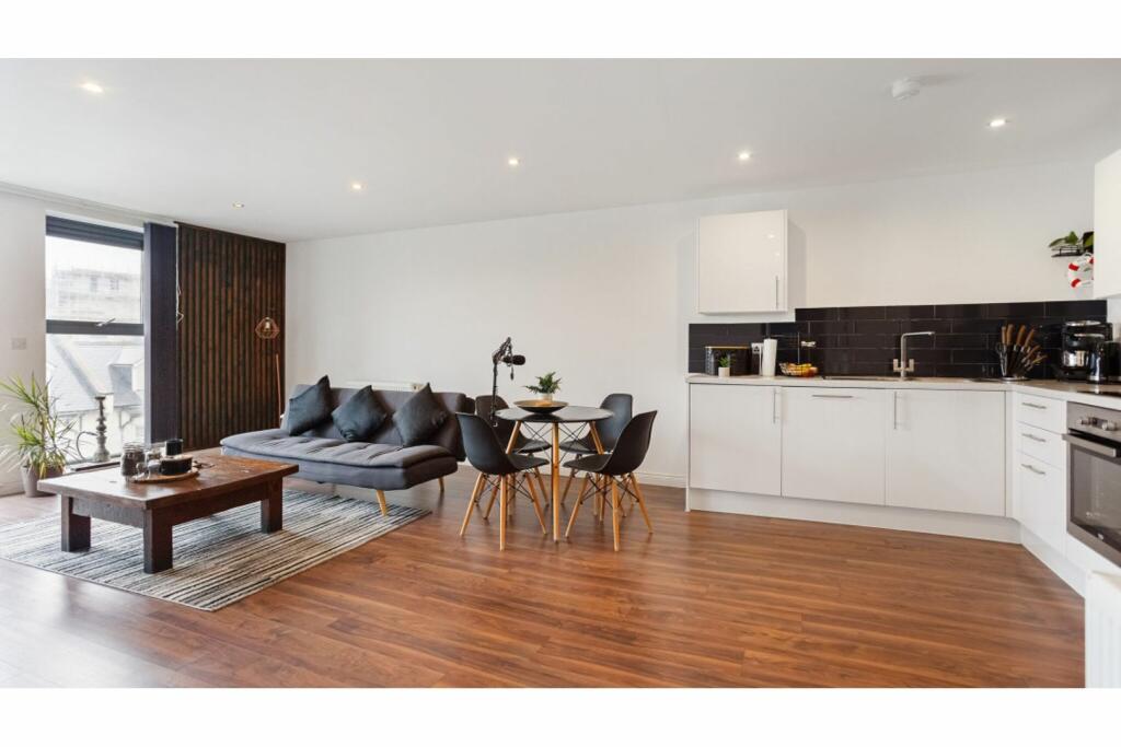 Additional property image - 83 Brighton Road, Shoreham-by-Sea, BN43