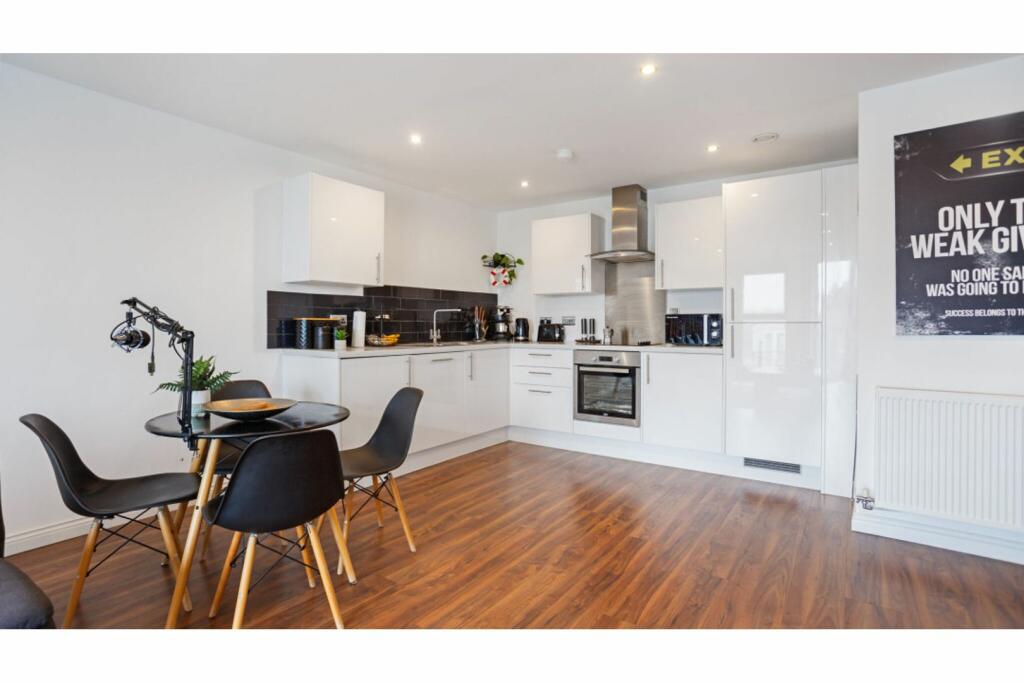 Additional property image - 83 Brighton Road, Shoreham-by-Sea, BN43