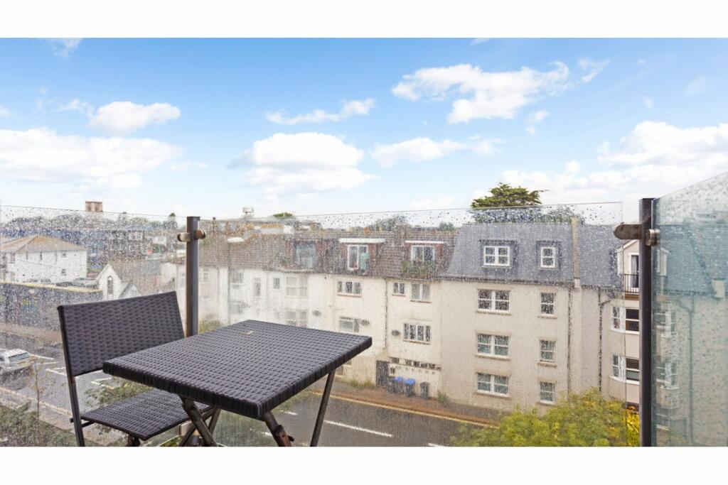 Additional property image - 83 Brighton Road, Shoreham-by-Sea, BN43