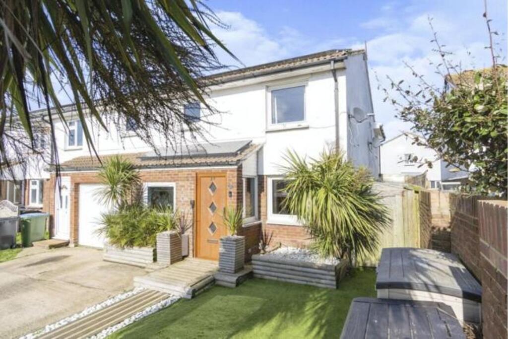 Main image of property: Windward Close, Littlehampton, BN17
