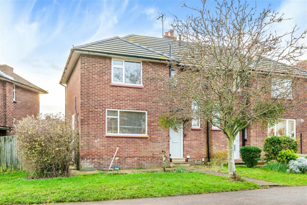 3 bedroom semidetached house for sale in Spacious Family Home Close to