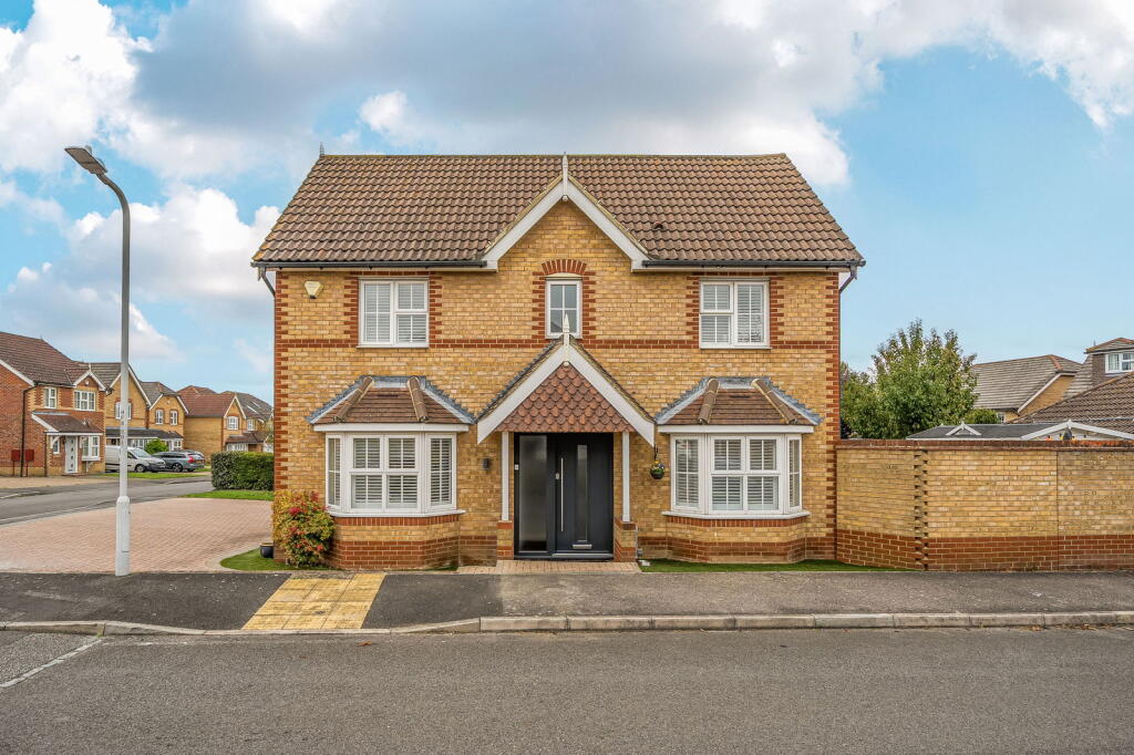 Main image of property: 1645sq ft - 2 Ensuites - Driveway for 4 Cars - Woolbrook Close