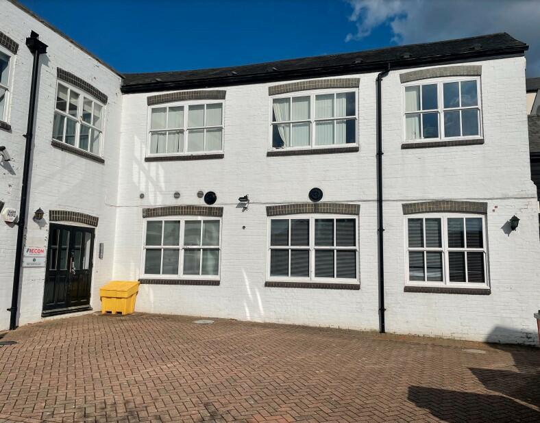 Main image of property: 2 College Yard, Lower Dagnall Street, St. Albans, Hertfordshire, AL3