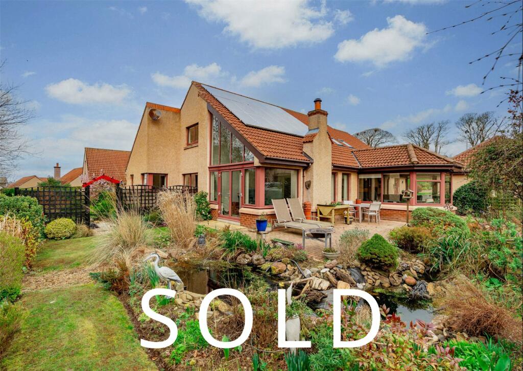 4 bedroom detached house for sale in Chesford House, 4 Gunsgreen Park