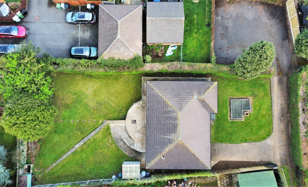 2 bedroom detached bungalow for sale in Hydeaway, Barrowby Road, Grantham, NG31