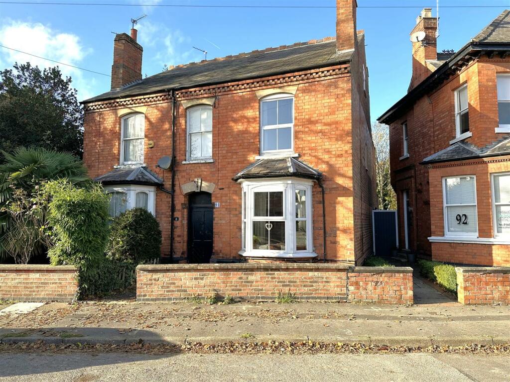 3 bedroom semidetached house for sale in Harcourt Street, Newark, NG24