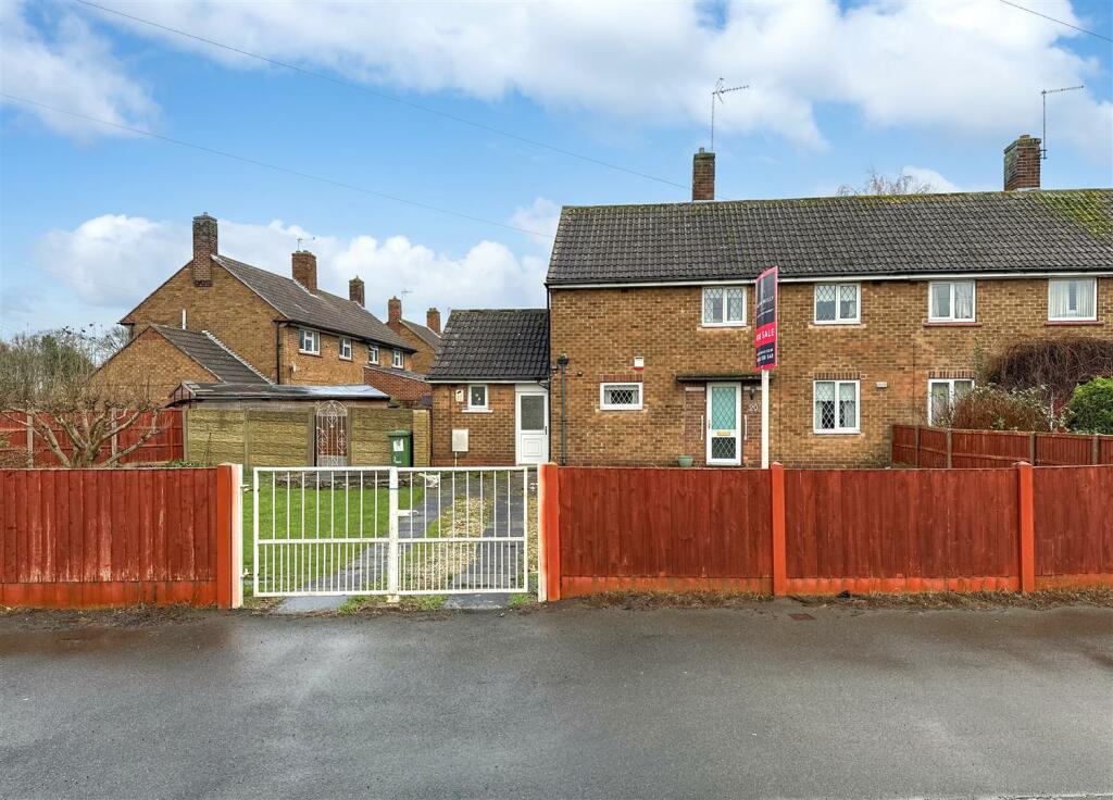 3 bedroom semidetached house for sale in Masefield Crescent, Balderton