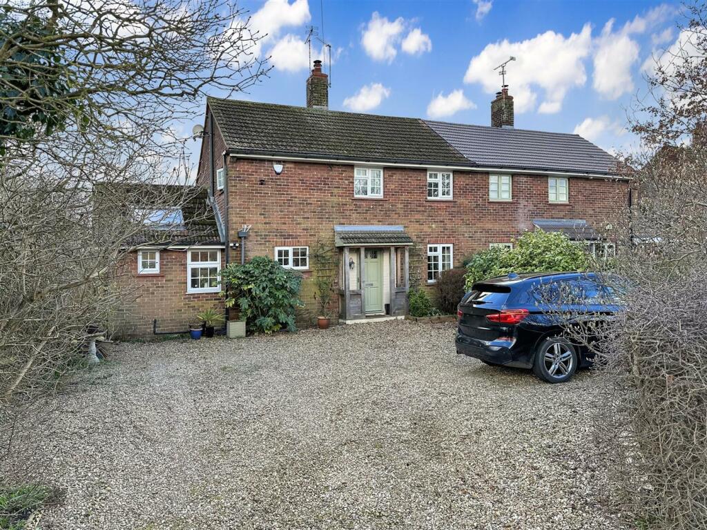 3 bedroom semidetached house for sale in Swinderby Road, Collingham
