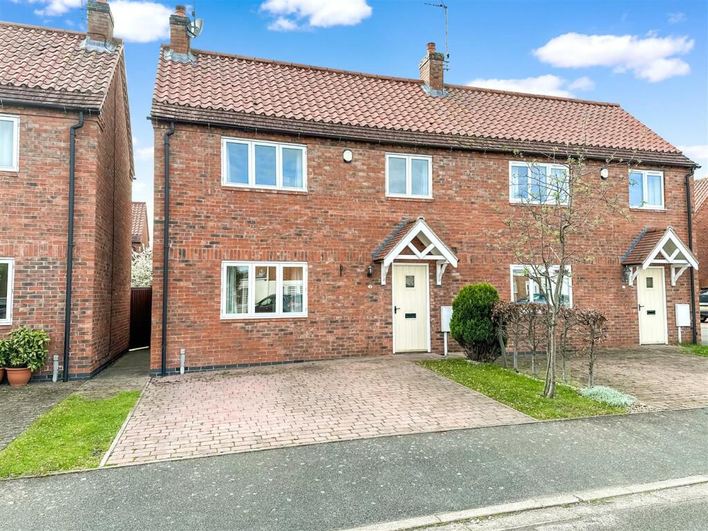 2 bedroom semidetached house for sale in The Oaklands, Collingham