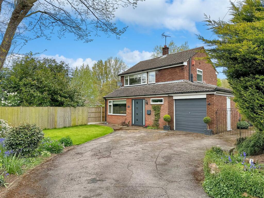 3 bedroom detached house for sale in Woodlands, Winthorpe, NG24