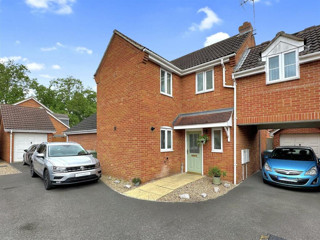 3 bedroom detached house for sale in Bryans Close, Coddington, Newark, NG24
