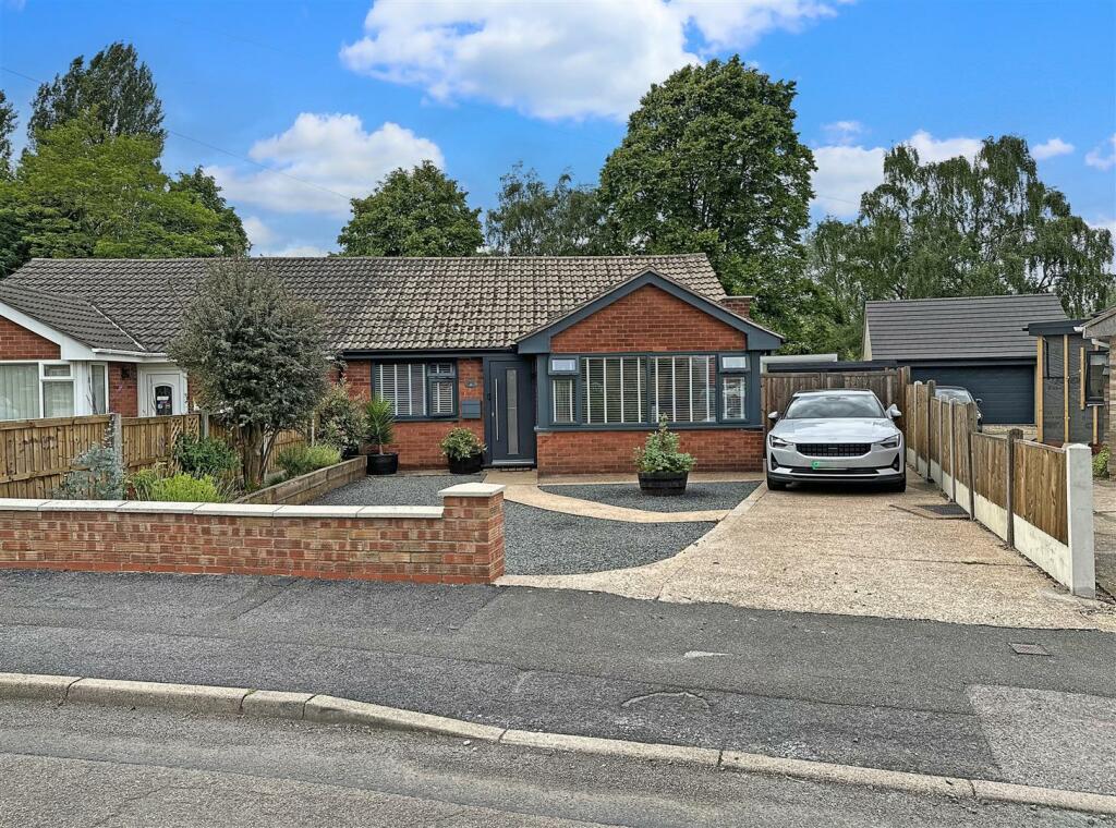 2 bedroom semidetached bungalow for sale in Christopher Crescent, New