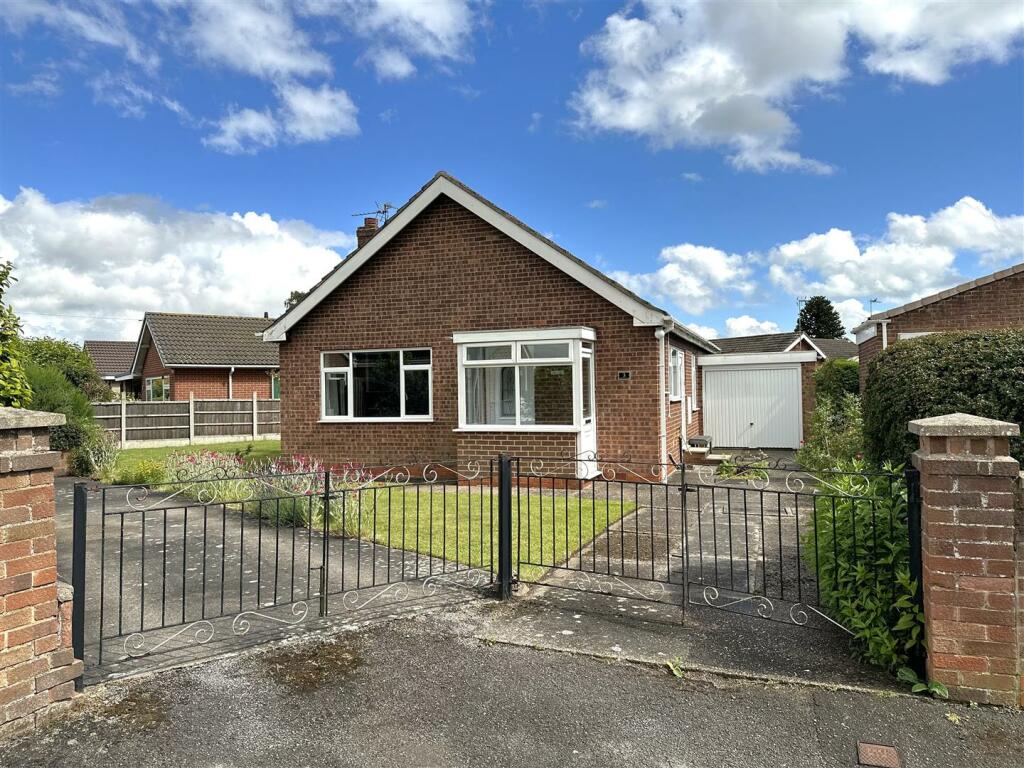2 bedroom detached bungalow for sale in Pinfold Close, Collingham