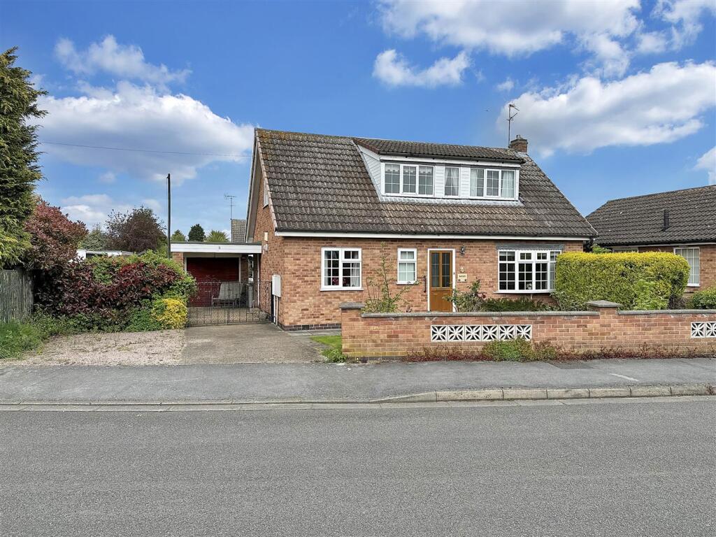 Main image of property: Peterborough Road, Collingham, Newark