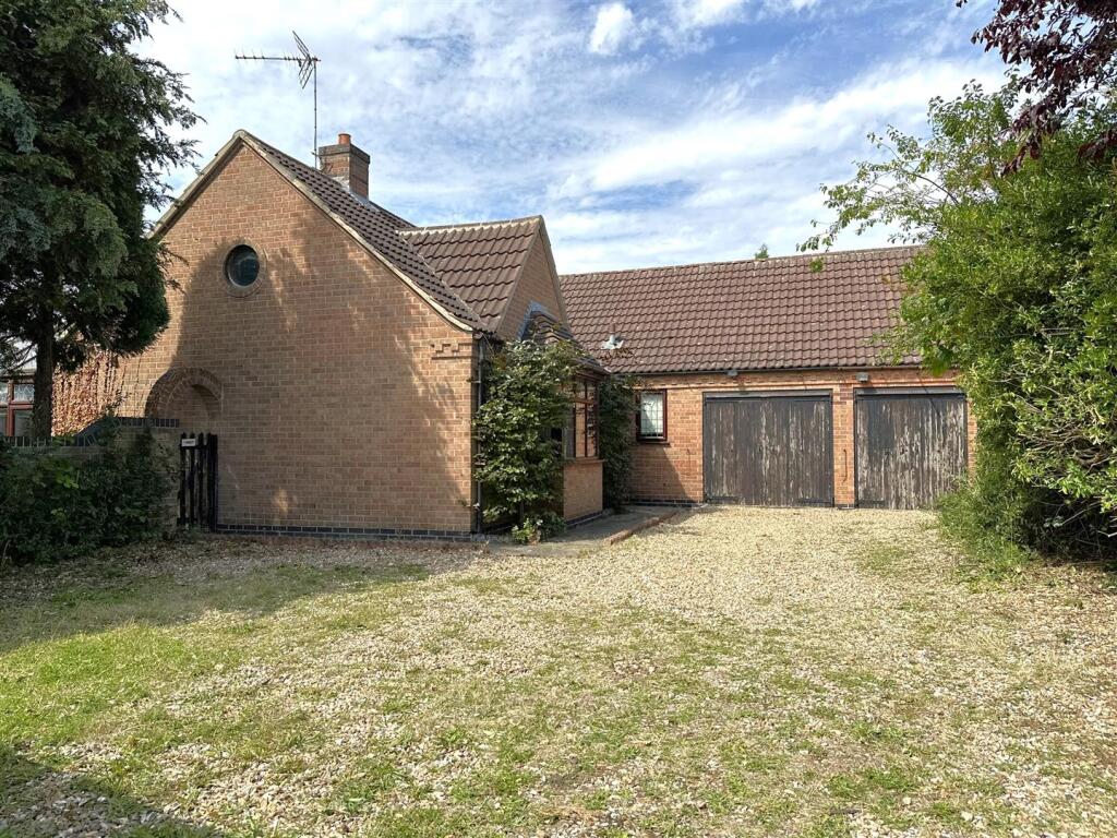 Main image of property: Alderann, Lincoln Road, Newark