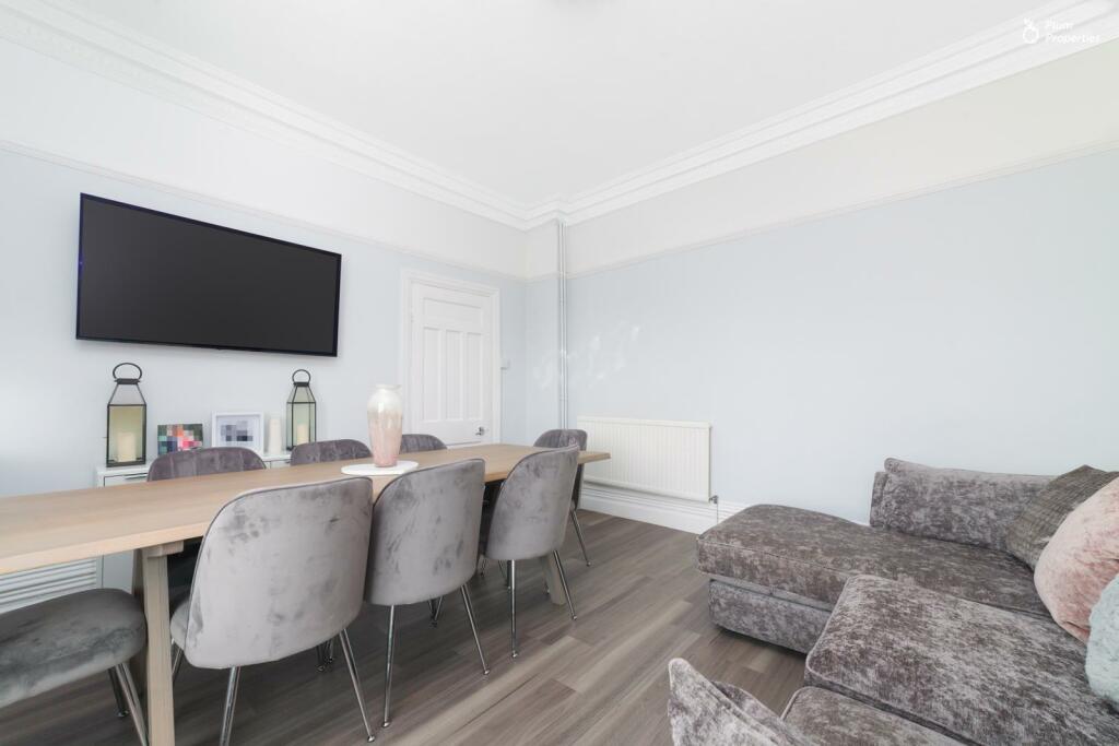 4 bedroom flat for sale in Falkland Drive, Onchan, Isle Of Man, IM3
