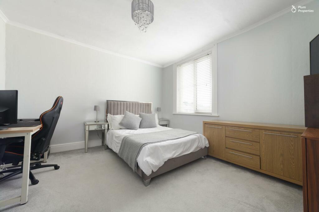 4 bedroom flat for sale in Falkland Drive, Onchan, Isle Of Man, IM3