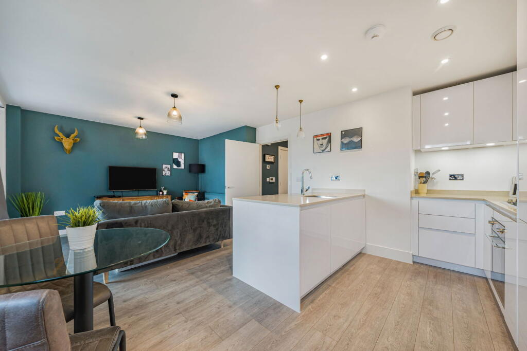 Main image of property: 3, Homesdale Road, Bromley , BR2 9JQ