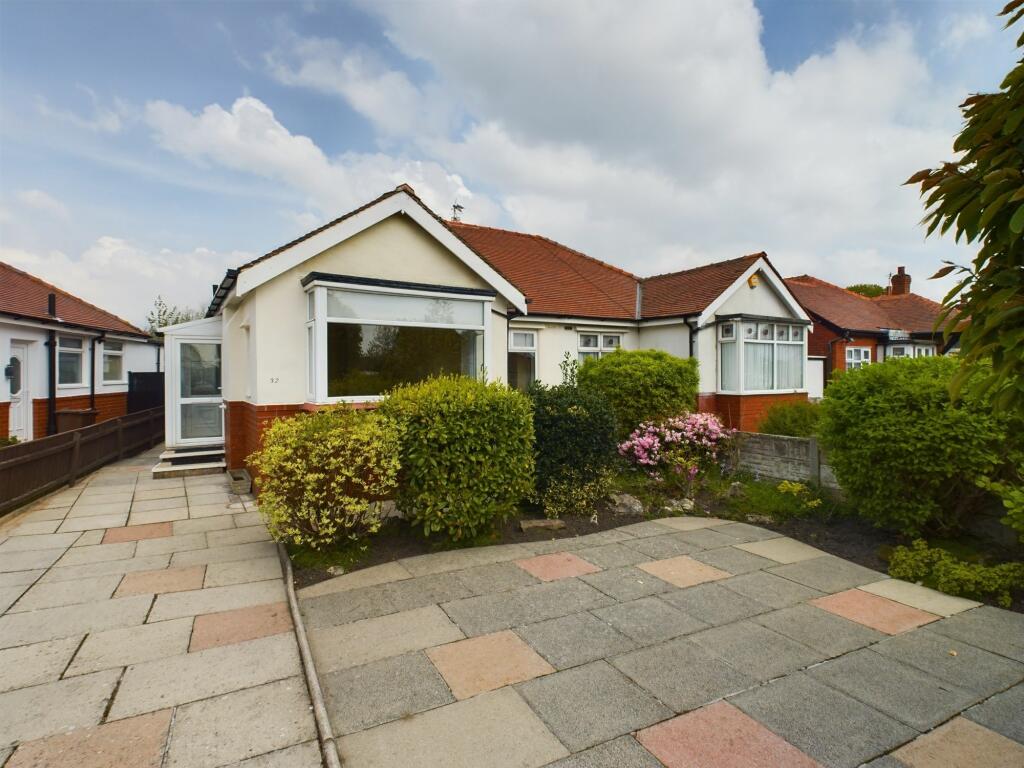 2 bedroom semidetached bungalow for sale in Fairhaven Road, Southport, PR9