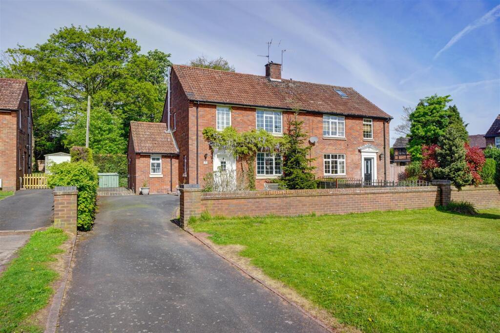 Main image of property: 7 The Avenue, Waresley, Kidderminster