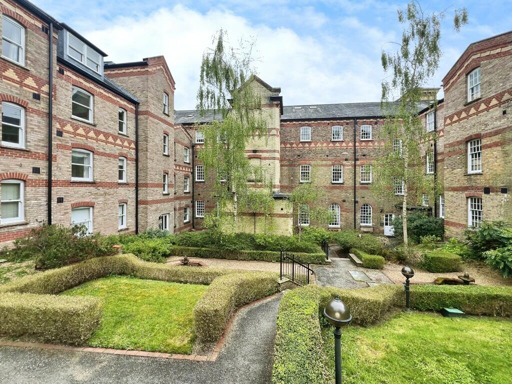 1 bedroom ground floor flat for sale in Southdowns Park, Haywards Heath