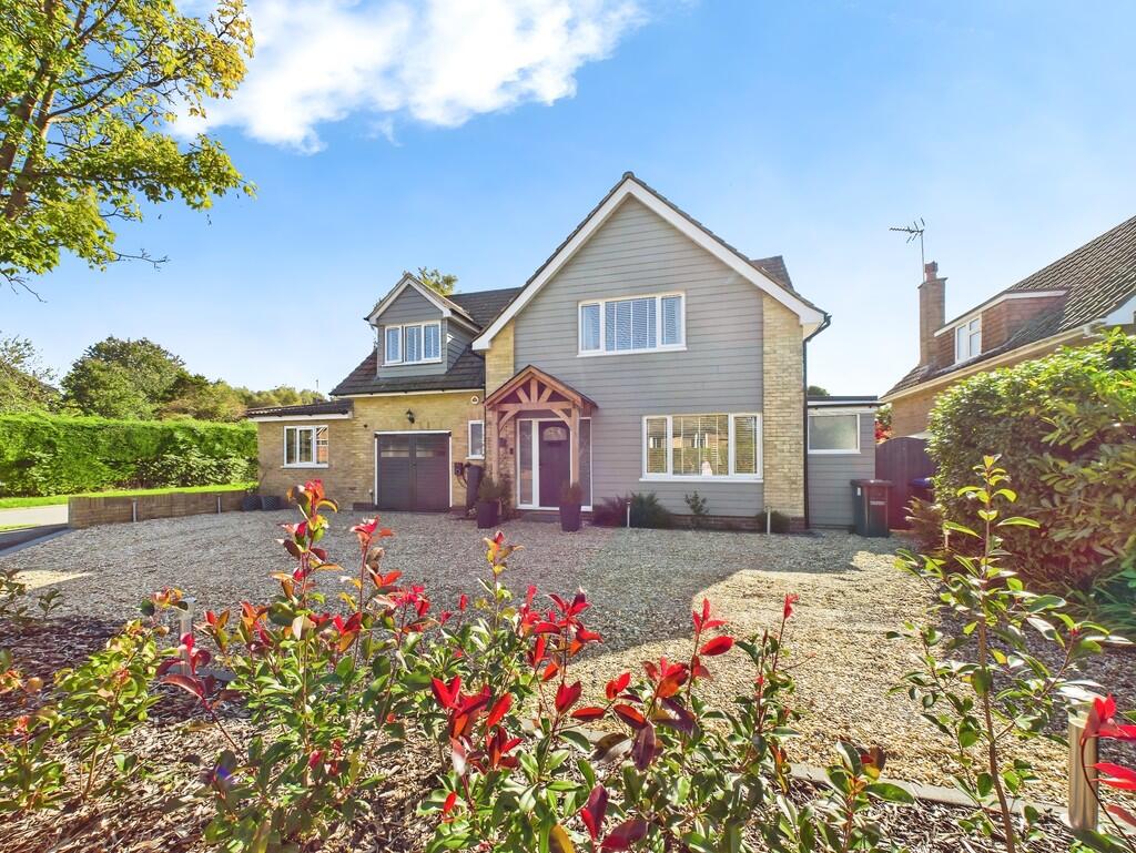 Main image of property: Covert Mead, Handcross