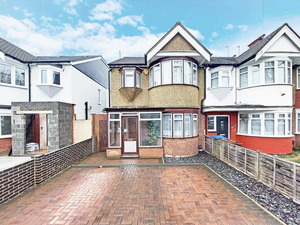 4 bedroom end of terrace house for sale in Malvern Avenue, Harrow, HA2