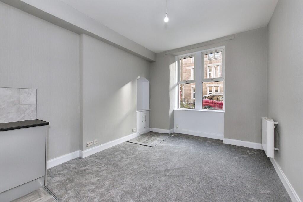 Main image of property: 10/2 Caledonian Crescent, Edinburgh, EH11