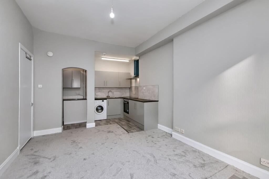 Main image of property: 10/2 Caledonian Crescent, Edinburgh, EH11