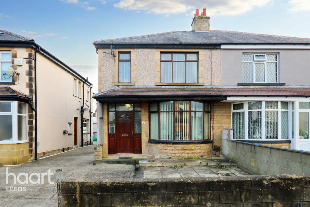 3 bedroom semidetached house for sale in Ederoyd Drive, Pudsey, LS28