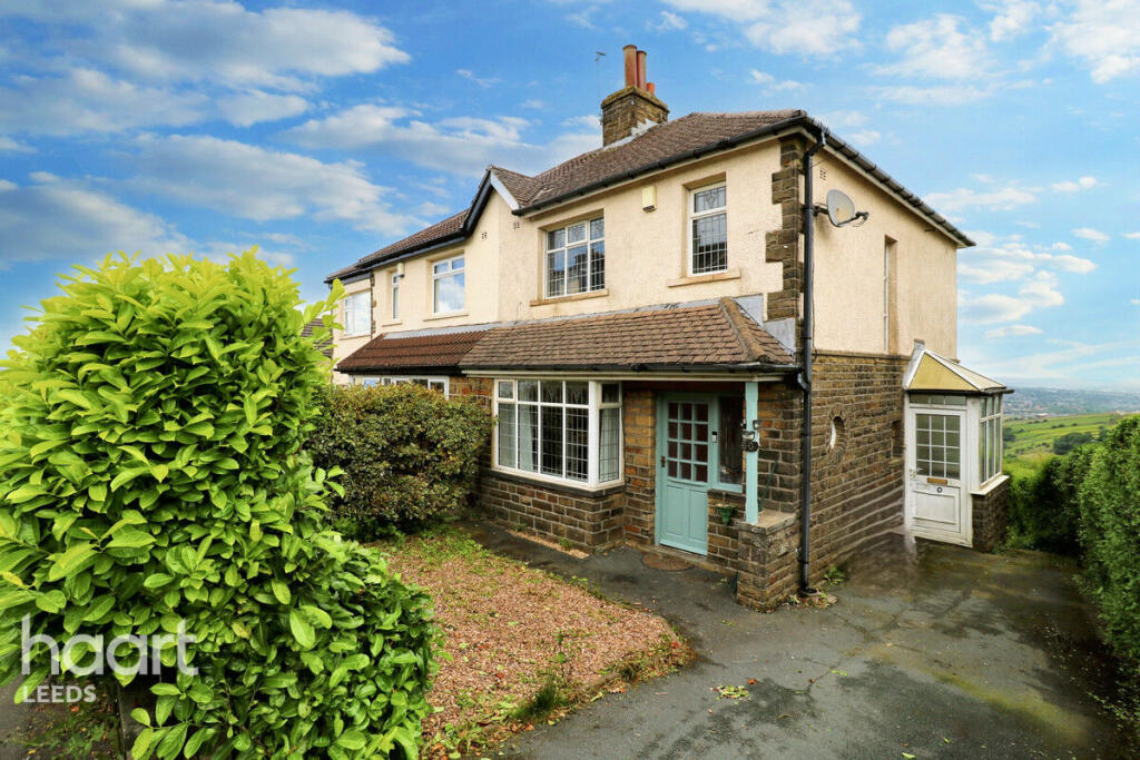 3 bedroom semidetached house for sale in Thornton Road, Queensbury, BD13