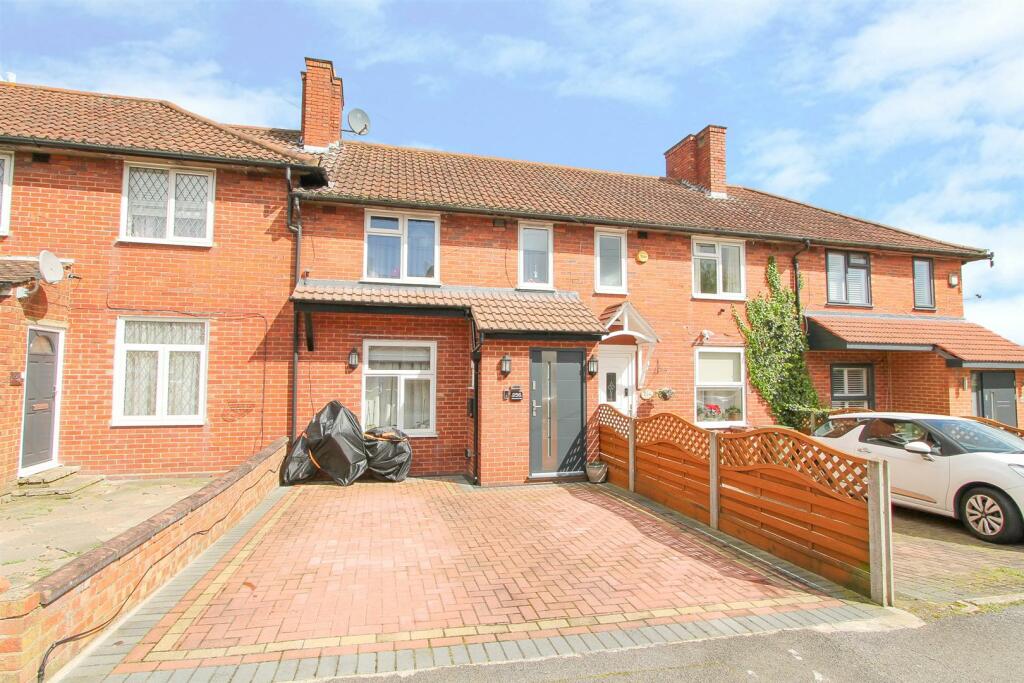 3 bedroom terraced house for sale in Road, Carshalton, SM5