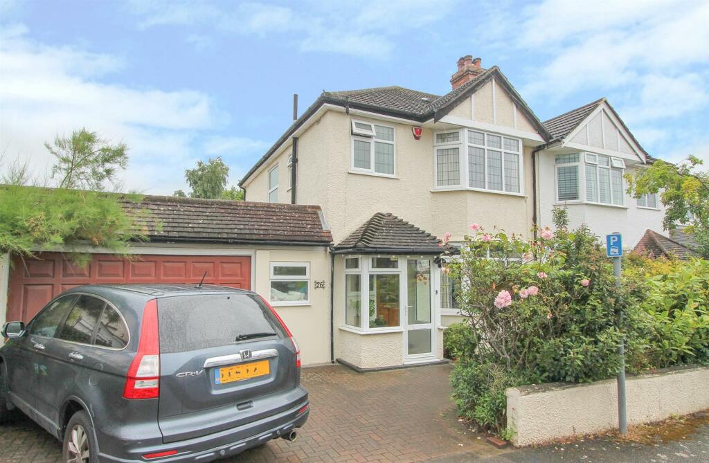 3 bedroom semidetached house for sale in Barrow Avenue, Carshalton
