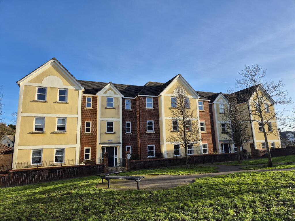 2 bedroom apartment for sale in Kingsley Square, Torquay, TQ2