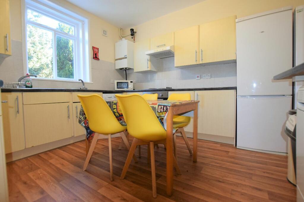 7 bedroom terraced house for rent in 7 Bedroom Student Home - Whitstable Road, CT2